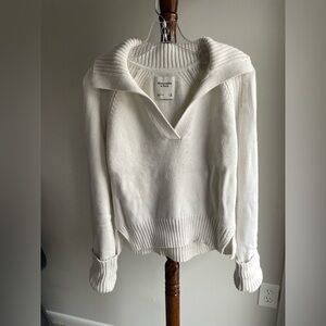 Abercrombie & Fitch White V-Neck Sweater